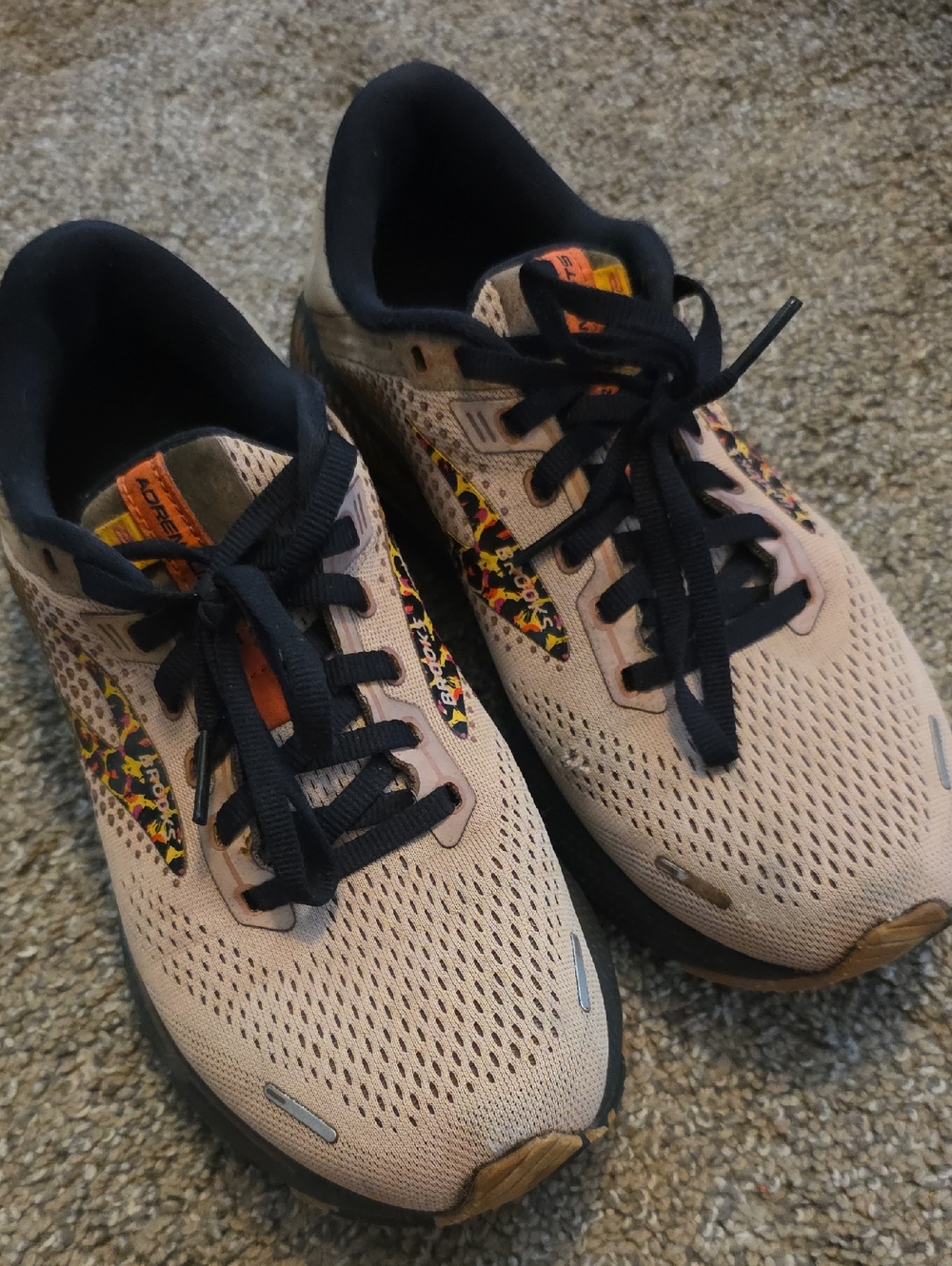 Brooks | Adrenaline GTS 22 Running Shoes